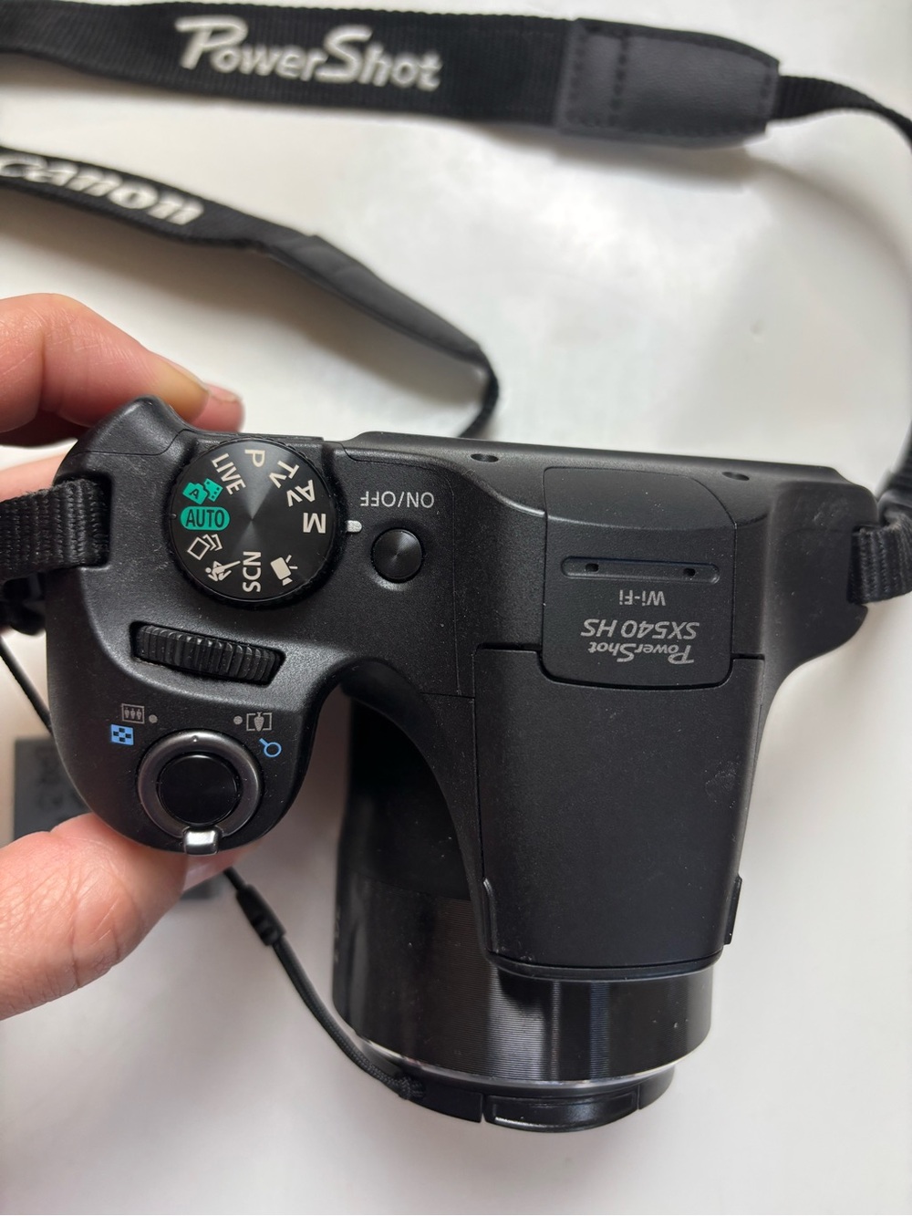 Canon PowerShot SX540 HS with battery and charger - Picture 3 of 5